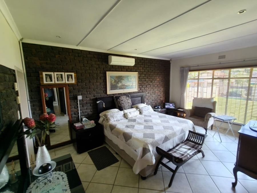 4 Bedroom Property for Sale in Safari Gardens North West